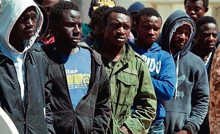 Imigranci z Afryki zatrzymani przez włoską straż wybrzeża