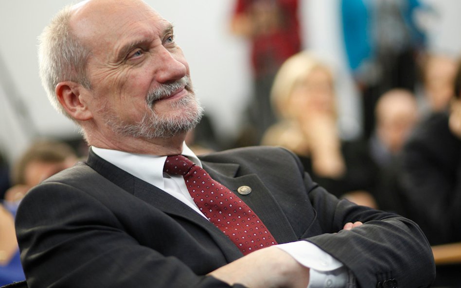 Decyzje szefa MON podważają wiarygodność polskiej polityki bezpieczeństwa