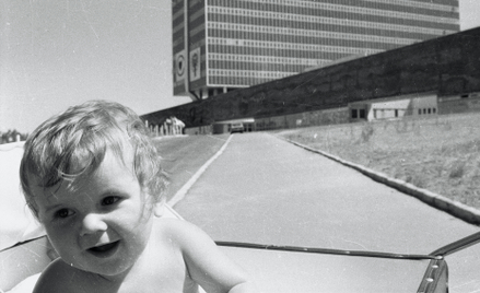 Centrum Zdrowia Dziecka w 1976 r., trzy lata po rozpoczęciu budowy. Pierwszego pacjenta na oddział s