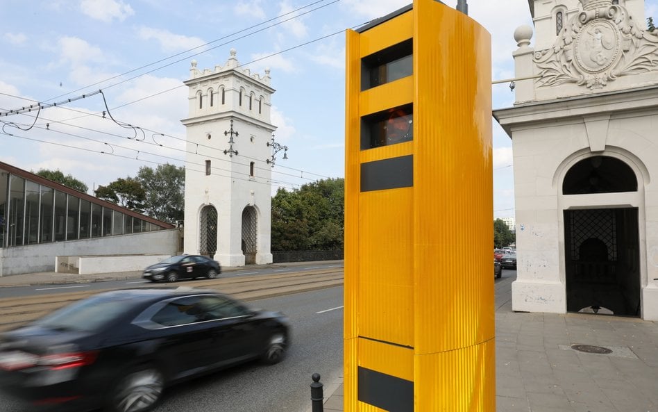 Jeden z fotoradarów na moście Poniatowskiego w Warszawie