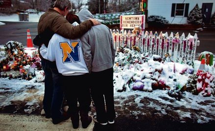 Lament po amerykańsku: żałoba mieszkanców Newtown trwa