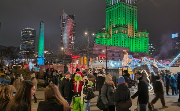 Wiele osób nie przepuściło okazji do wspólnej fotografii z Grinchem