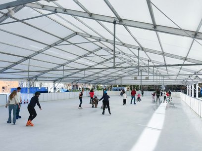 Uczestnicy mieli do dyspozycji główną taflę o wymiarach 40 na 18 metrów, z której można było korzyst