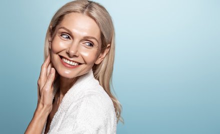 Właściwa dieta może spowolnić procesy starzenia się skóry.