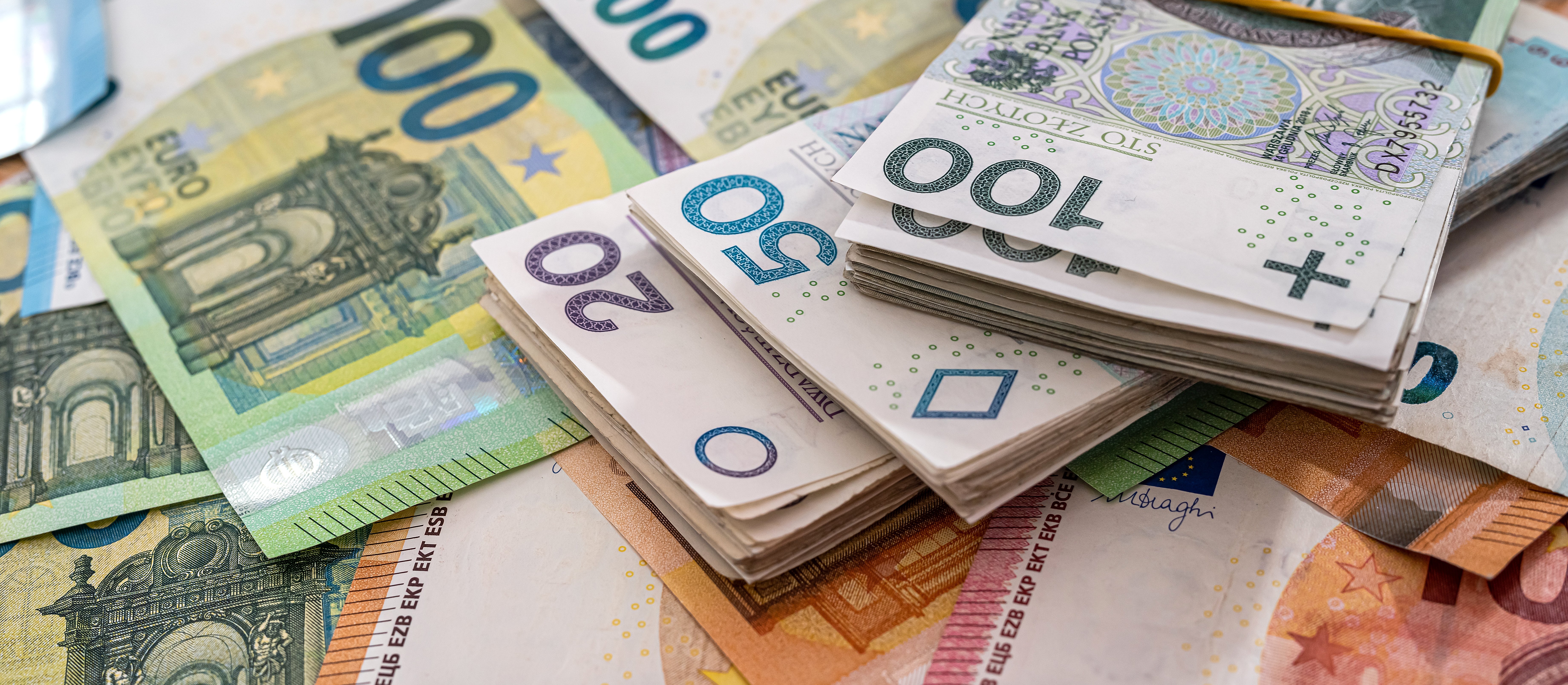 Unijna dyrektywa o płacy minimalnej zaskarżona do TSUE. Jest wyrok