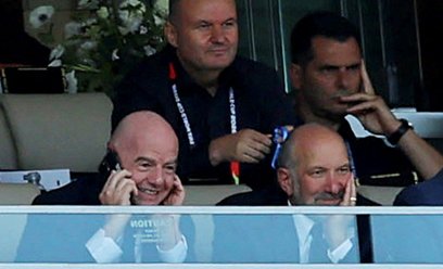 Prezydent FIFA Gianni Infantino i sekretarz handlu USA Howard Lutnick