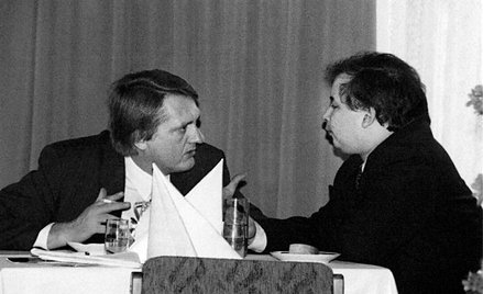 Sławomir Siwek i Jarosław Kaczyński w kuluarach Sejmu; „w pogoni za władzą...”. listopad 1991 r. Fot