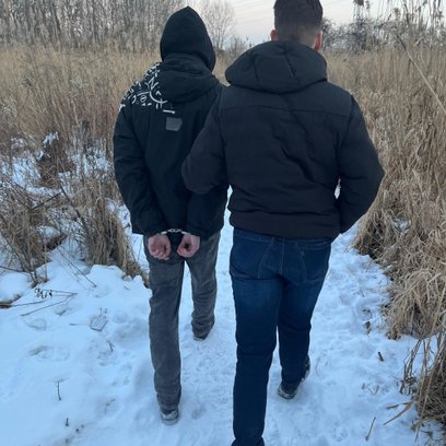 Podczas sprawdzania danych wyszło na jaw, że 23-latek jest poszukiwany nie tylko do ustalenia miejsc