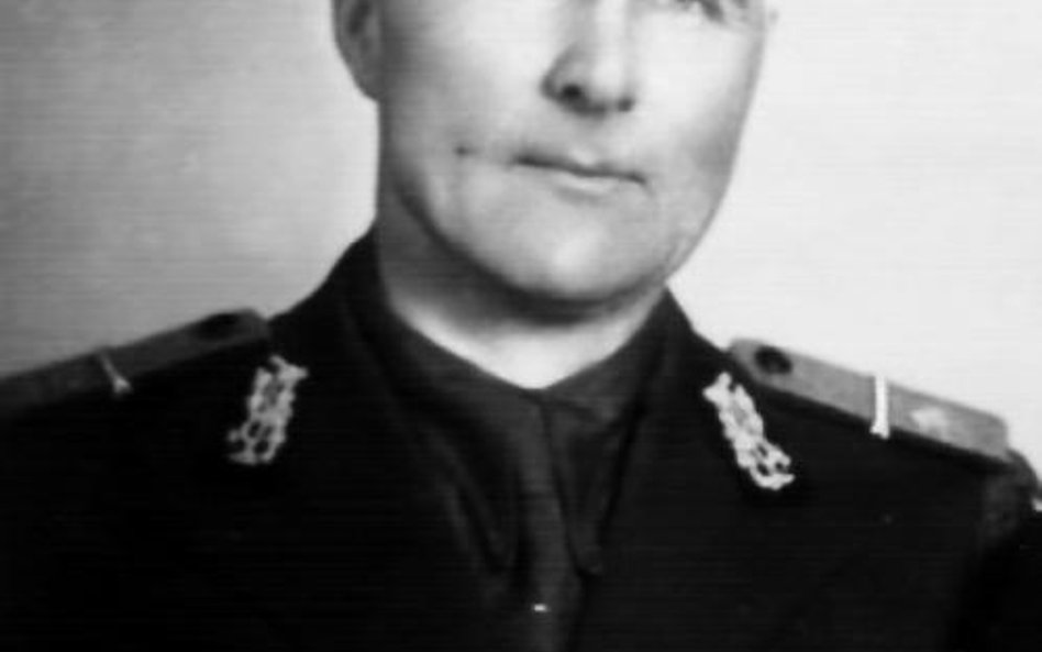 Leonard Moczulski pochodził z rodziny polskich emigrantów w Rumunii. Brał udział w trzech wojnach, w