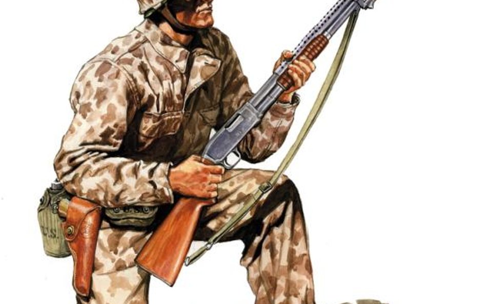 Amerykański żołnierz piechoty morskiej uzbrojony w strzelbę Winchester M1912 i rewolwer Smith & Wess