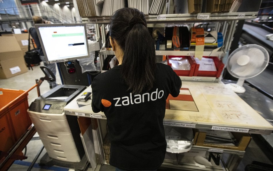 Zakupy na Zalando i AboutYou nieznacznie w górę. Pomogły używane rzeczy