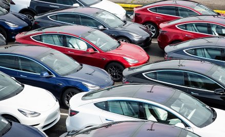 Tesla coraz bliżej Toyoty. Kiedy wysadzi z siodła światowego lidera?
