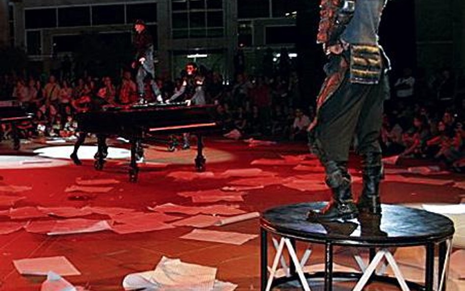 „Salto mortale” to wspólna produkcja Teatru Strefa Ciszy z Poznania i telawiwskiego Clipa Theater