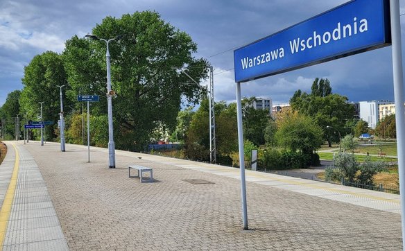 Nowoczesny system dynamicznej informacji pasażerskiej, z wyświetlaczami i systemem nagłośnieniowym, 