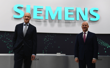 Roland Busch, dyrektor generalny (zlewej), i Ralf Thomas, dyrektor finansowy Siemens AG