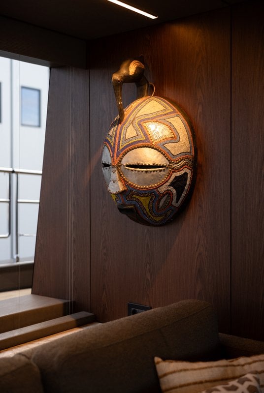 Maska z Ghany na pokładzie Art Cata Asante.