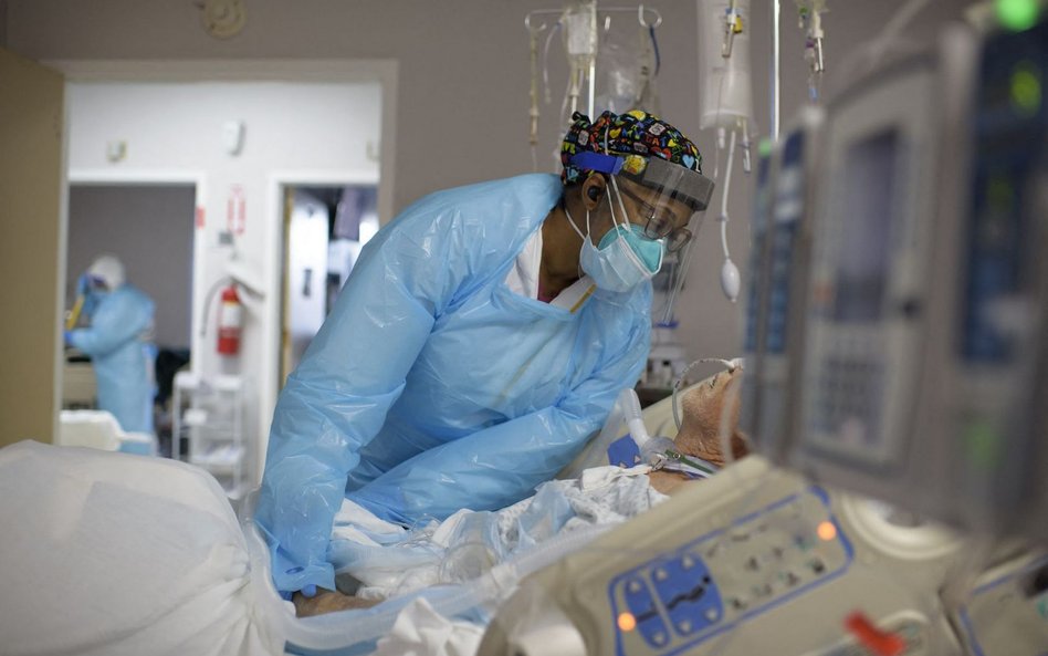 Dr Fauci: Dziwi mnie, że ludzie nazywają pandemię "oszustwem"