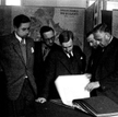 Konferencja w Biurze Odbudowy Stolicy we wrześniu 1947 roku. Wolno jeszcze przyjmować gości zza żela