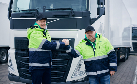 Girteka. Od lewej: dyrektor generalny Girteka Transport Mindaugas Paulauskas i zmiennik za kierownic