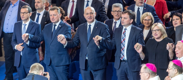 Z co najmniej 17,5 mld zł, 16,5 mld zł otrzymał Kościół katolicki i związane z nim organizacje. Na z