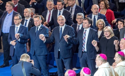 Z co najmniej 17,5 mld zł, 16,5 mld zł otrzymał Kościół katolicki i związane z nim organizacje. Na z