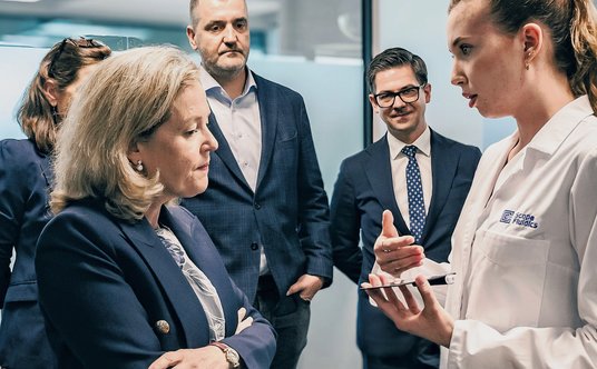 Prezes Europejskiego Banku Inwestycyjnego Nadia Calviño odwiedziła podczas oficjalnej wizyty w Warsz