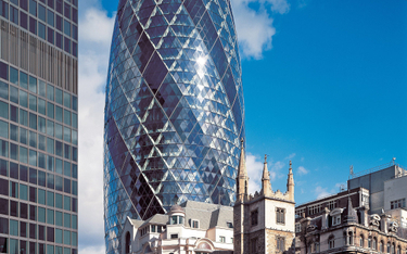 Wieżowiec 30 St. Mary Axe przez mieszkańców Londynu zwany „Ogórkiem”