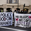 Demonstracja przed sądem w Londynie, gdzie odbywał się proces Wayne'a Couzensa