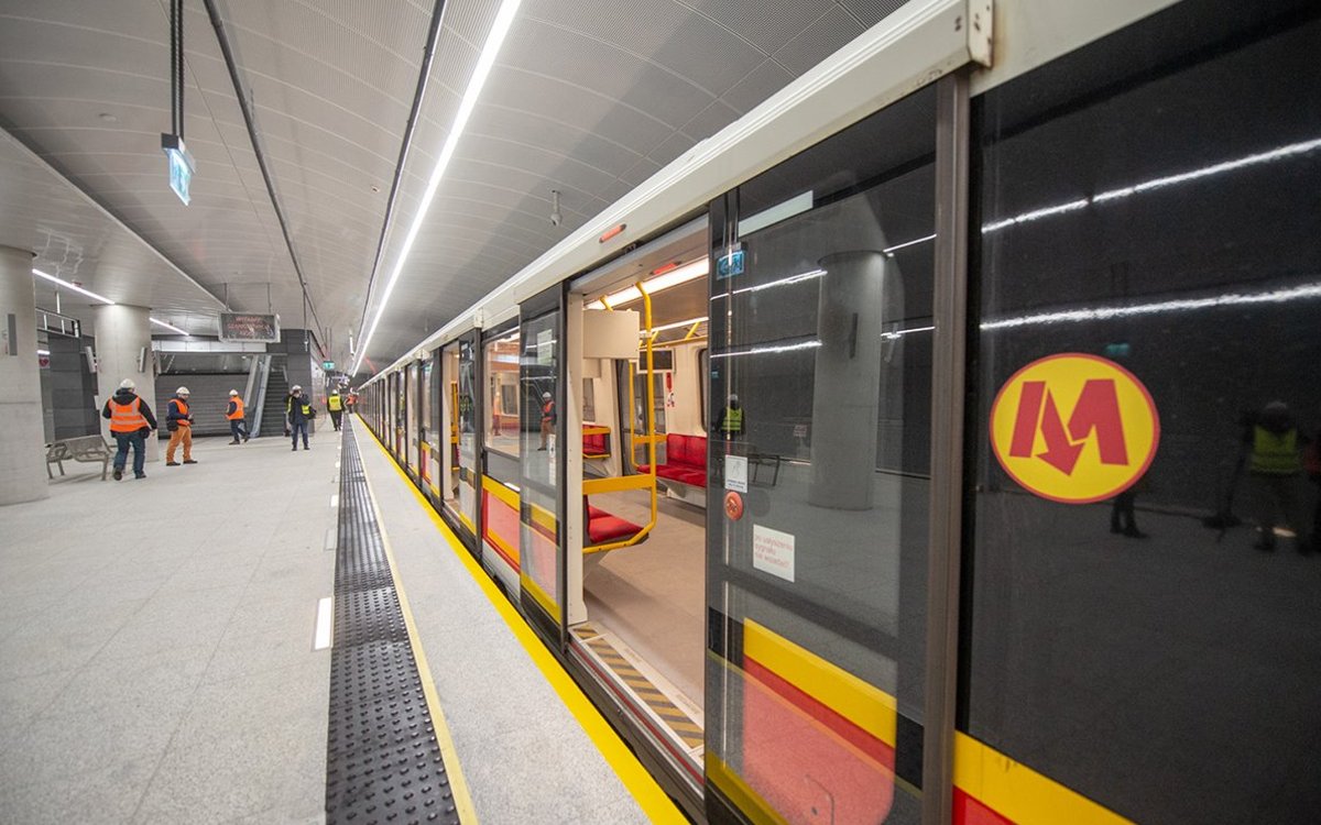 Metro nie kursuje od Słodowca do stacji Centrum. „Podejrzenie, iż coś się pali”