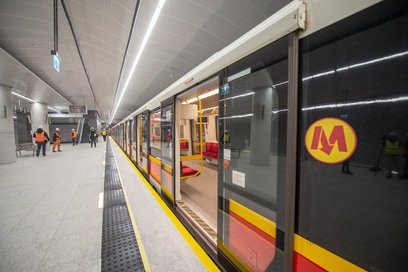Metro nie kursowało od Słodowca do stacji Centrum. „Podejrzenie, że coś się pali”