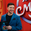 Uśmiech prezydenta? Wołodymyr Zelenski przed jednym z niezliczonych występów kabaretowych, Kijów, lu