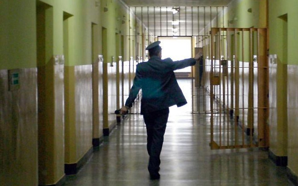 Świadkowie koronni: jak kupić ludzi władzy