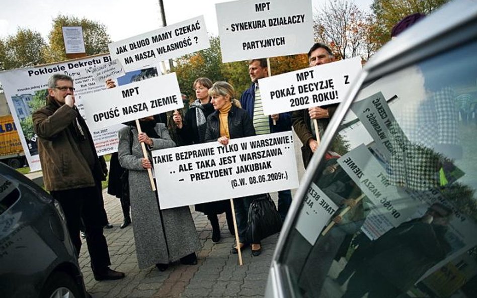 Niektórzy kierowcy próbowali nawet taranować protestujących
