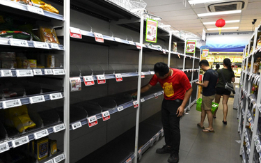 Panika w Singapurze. Puste półki w sklepach