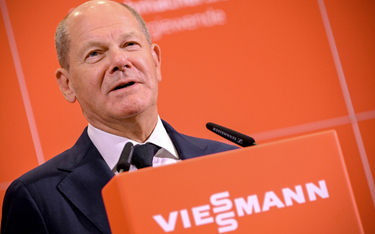 Niemiecki kanclerz Olaf Scholz podczas wizyty w siedzibie firmy Viessmann w sierpniu 2022 r.