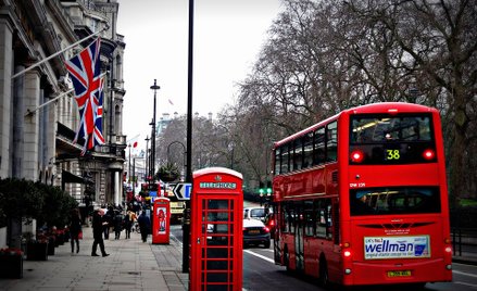 Londyn: Mandaty polskiej ambasady. 4 miliony funtów