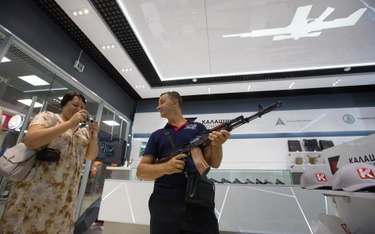 Kałasznikow ma broń na terrorystów