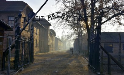 Rząd zablokował aukcję artefaktów związanych z Holokaustem. Podobne można kupić na Allegro