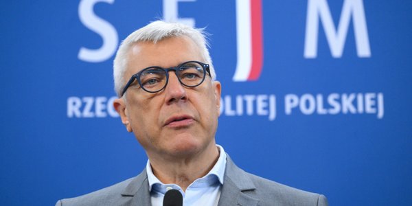 „Przeprosiny i kasa czy sprzątanie ulic?”. Giertych uderza w WP i pyta o karę dla dziennikarza