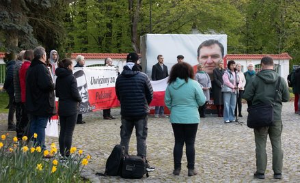 Białystok. Akcja solidarności z uwięzionym Andrzejem Poczobutem, dziennikarzem i działaczem Związku 