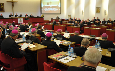 Polscy biskupi ganią polityków