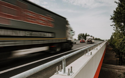 Unia przebuduje finansowaniem gospodarkę i obciąży transport za emisje CO2