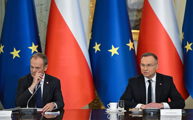 Prezydent Andrzej Duda i premier Donald Tusk na posiedzeniu Rady Gabinetowej w Pałacu Prezydenckim w