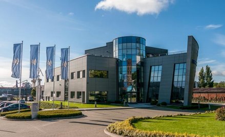 Budynek fabryki IMS Griffin posiada m.in. inteligentny system ograniczania klimatyzacji w chwili otw