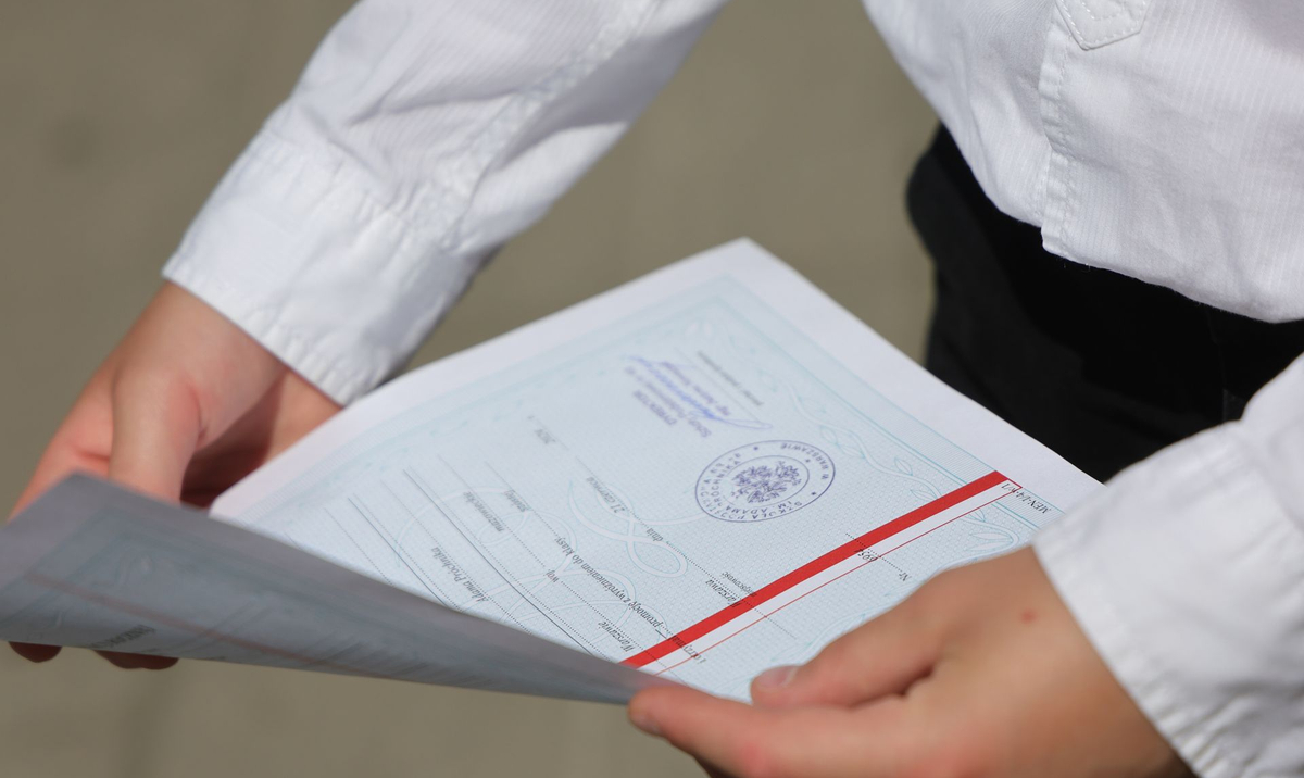 Czy Na świadectwie Z Czerwonym Paskiem Może Być Ocena Dostateczna Co Polacy myślą o likwidacji czerwonych pasków na świadectwach? Wyniki