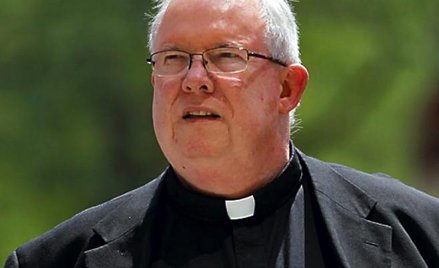 Prałatowi Williamowi J. Lynnowi grozi od 3,5 roku do 7 lat odsiadki
