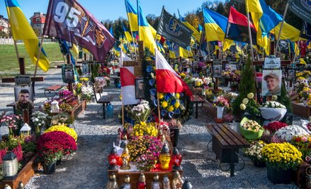 Pole Marsowe we Lwowie – wojskowy cmentarz przylegający do Cmentarza Łyczakowskiego. Są na nim chowa