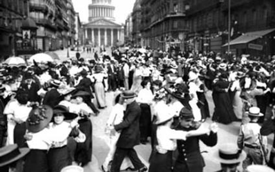 Bal du 14 Juillet ? Paris en 1912 ©Maurice Branger/Roger-Viollet