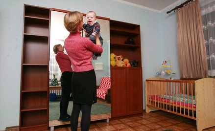 Samotna matka nie dostanie zasiłku rodzinnego, jeśli nie ma orzeczonych alimentów na dziecko