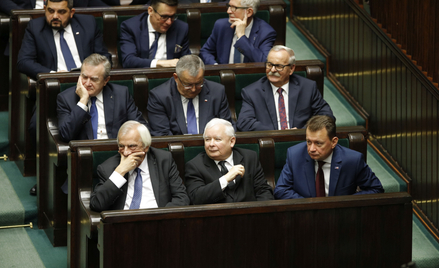 Posłowie PiS złożyli w Sejmie projekty ustaw ws. abolicji za wybory kopertowe i lex Czarnek 2.0
